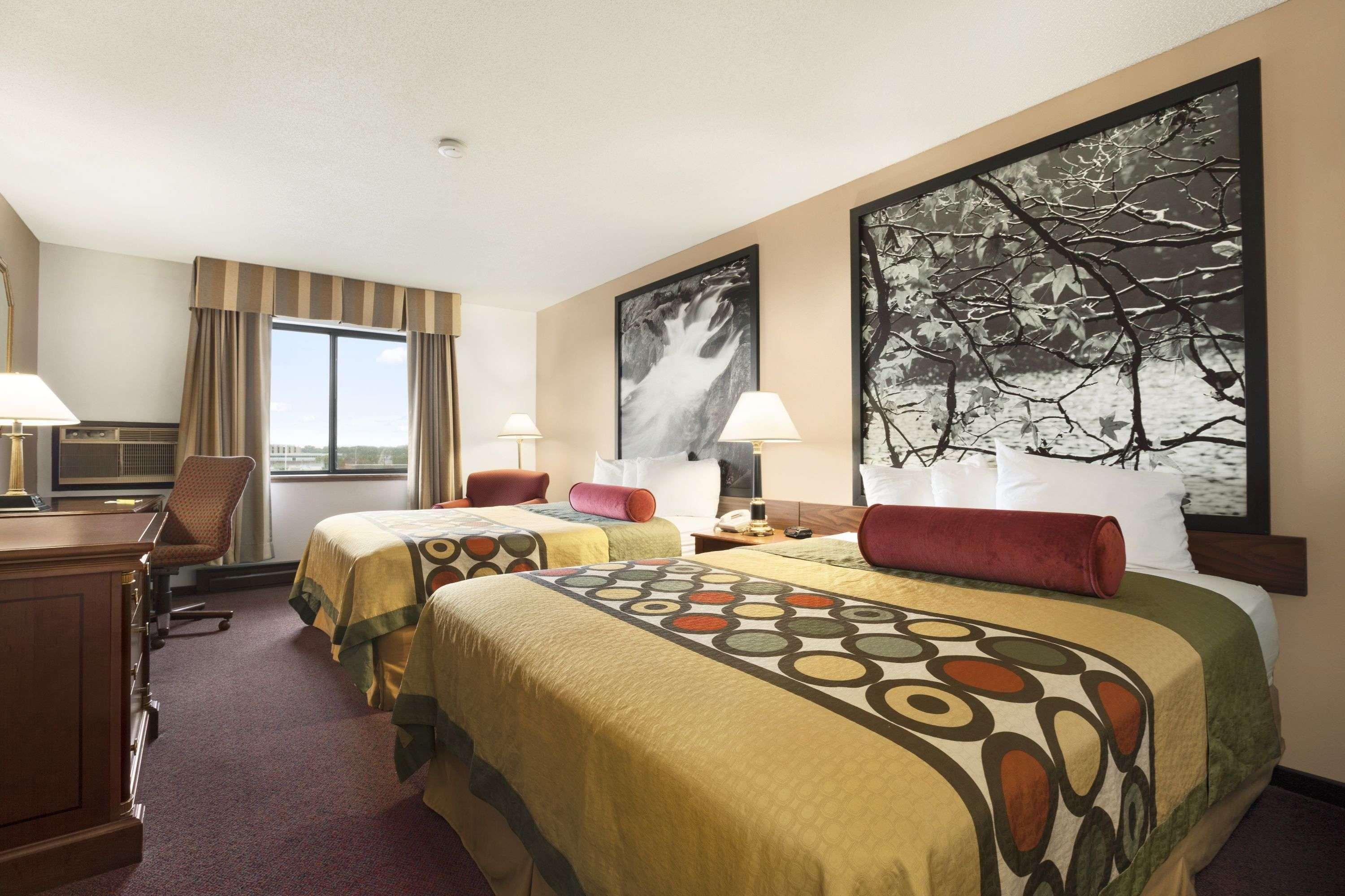 Super 8 By Wyndham Milwaukee Airport Hotel Exterior photo